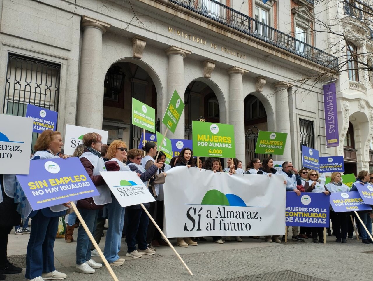 Mujeres de Almaraz en manifestaci&oacute;n por igualdad y empleo