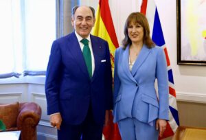 Rachel Reeves, ministra brit&aacute;nica de Econom&iacute;a, se re&uacute;ne con Ignacio Gal&aacute;n en la sede de Iberdrola en Madrid. - IBERDROLa