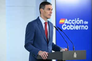 El presidente del Gobierno, Pedro S&aacute;nchez, en una declaraci&oacute;n institucional en el Complejo de la Moncloa ante la escalada en Oriente Medio. (Foto: Pool Moncloa/Borja Puig de la Bellacasa)