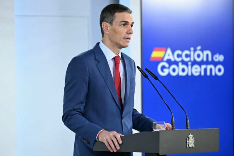 El presidente del Gobierno, Pedro S&aacute;nchez, en una declaraci&oacute;n institucional en el Complejo de la Moncloa ante la escalada en Oriente Medio. (Foto: Pool Moncloa/Borja Puig de la Bellacasa)