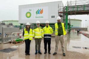 Visita a la planta de hidr&oacute;geno verde de Iberdrola y bp en Castell&oacute;n. (Foto: Iberdrola)