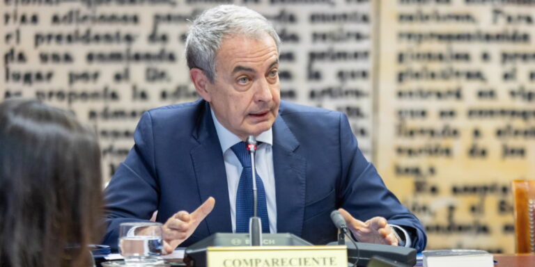 El expresidente del Gobierno Jos&eacute; Luis Rodr&iacute;guez Zapatero ante la comisi&oacute;n de investigaci&oacute;n del Senado sobre el &lsquo;caso Koldo&rsquo;. (Foto: Senado)