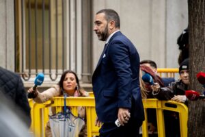 El empresario V&iacute;ctor de Aldama a su llegada al Tribunal Supremo a declarar como acusado en el juicio de las mascarillas. (Foto: Gabriel Luengas - Europa Press)