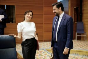La presidenta de la Comunidad de Madrid, Isabel D&iacute;az Ayuso, en el pleno de la Asamblea. (Foto: Comunidad de Madrid)