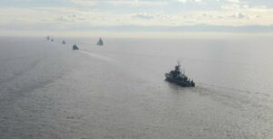 Buques militares en el estrecho de Ormuz - Europa Press/Contacto/Iranian Army Office