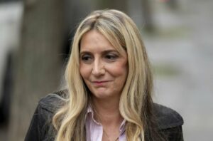 La exempleada de Logirail Claudia Montes, a su llegada al Supremo para declarar como testigo. (Foto: Alberto Ortega - Europa Press)