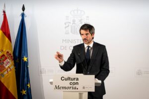 El ministro de Cultura, Ernest Urtasun, durante la rueda de prensa. (Foto: Ministerio de Cultura)