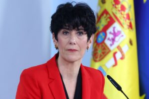 La ministra de Inclusi&oacute;n, Seguridad Social y Migraciones, y portavoz del Gobierno, Elma Saiz, en una rueda de prensa posterior al Consejo de Ministros. (Foto: Moncloa)