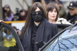 La expareja de &Aacute;balos, J&eacute;ssica Rodr&iacute;guez, a su salida del Tribunal Supremo. (Foto: Jes&uacute;s Hell&iacute;n - Europa Press)