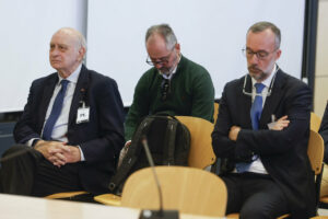 El exministro del Interior Jorge Fern&aacute;ndez D&iacute;az y su &lsquo;n&uacute;mero dos&rsquo;, Francisco Mart&iacute;nez, durante el primer d&iacute;a del juicio de la Operaci&oacute;n Kitchen, en la Audiencia Nacional. (Foto: Pool / Europa Press)