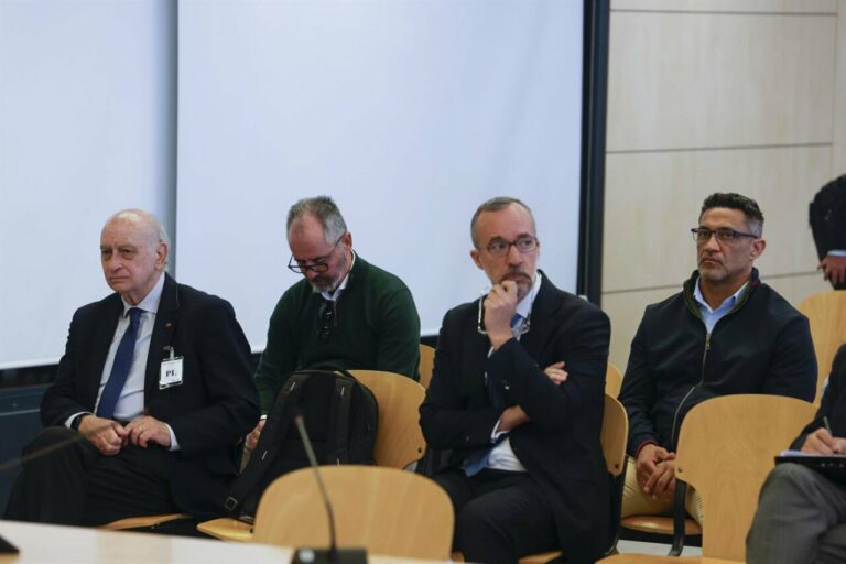 El exministro del Interior Jorge Fern&aacute;ndez D&iacute;az y su n&uacute;mero dos, Francisco Mart&iacute;nez, durante el juicio de la Operaci&oacute;n Kitchen, en la Audiencia Nacional. (Foto: Pool / Europa Press)