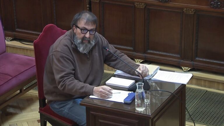 El exasesor ministerial Koldo Garc&iacute;a durante su declaraci&oacute;n en el juicio de las mascarillas en el Tribunal Supremo. (Foto: Europa Press)