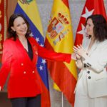 Mar&iacute;a Corina Machado, al recibir la Medalla de Oro de manos de Ayuso (Foto: Comunidad de Madrid)