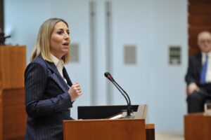 Mar&iacute;a Guardiola, presidenta de la Junta de Extremadura. (Foto: Asamblea de Extremadura)