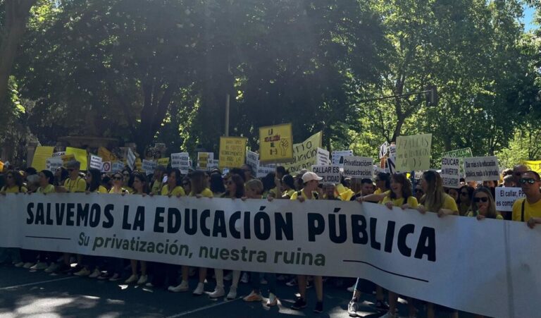 Cabecera de la manifestaci&oacute;n por la educaci&oacute;n p&uacute;blica (Foto: Europa Press)