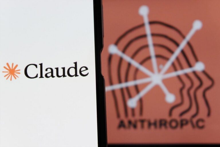 Logo de Claude de Anthropic en un dispositivo m&oacute;vil
