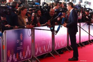 El presidente del Gobierno, Pedro S&aacute;nchez, en declaraciones a los medios en la Reuni&oacute;n informal de l&iacute;deres de la Uni&oacute;n Europea, en Nicosia (Rep&uacute;blica de Chipre). (Foto: Pool Moncloa/Fernando Calvo y Pool UE)