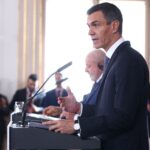 El presidente del Gobierno, Pedro S&aacute;nchez, junto al presidente de la Rep&uacute;blica Federativa de Brasil, en el Palacio de Pedralbes en una comparecencia ante los medios. (Foto: Pool Moncloa/Fernando Calvo)