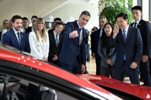 El presidente del Gobierno, Pedro S&aacute;nchez, y su mujer, Bego&ntilde;a G&oacute;mez, durante su viaje a China. (Foto: Pool Moncloa / Borja Puig de la Bellacasa)