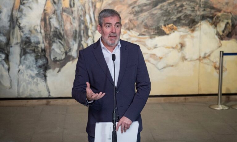El presidente de Canarias, Fernando Clavijo, en una imagen de archivo durante una comparecencia ante los medios de comunicaci&oacute;n. (Foto: Gobierno de Canarias / Europa Press)