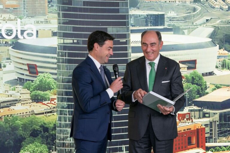 El presidente de Iberdrola, Ignacio Gal&aacute;n, y el lehendakari, Imanol Pradales, en el acto por los 125 a&ntilde;os de la compa&ntilde;&iacute;a. (Foto: Iberdrola)