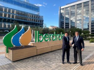 Jon Macazaga, responsable de Smart Services de Iberdrola, y Juan Pardo, director Corporativo de Leg&aacute;litas. (Foto: Iberdrola)