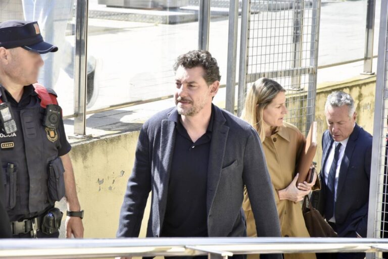 Jonathan Andic, el hijo del fundador de Mango, a su salida del Juzgado de Instrucci&oacute;n 5 de Martorell (Barcelona). (Foto: David Oller - Europa Press)