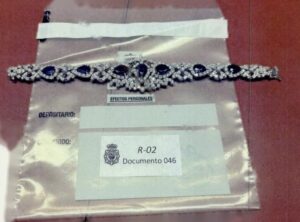 Pulsera incautada en el despacho de Zapatero durante un registro policial
