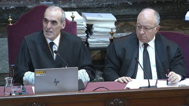 El jefe de la Fiscal&iacute;a Anticorrupci&oacute;n, Alejandro Luz&oacute;n, y el abogado del PP, Alberto Dur&aacute;n, en el juicio del Tribunal Supremo. (Foto: Europa Press)
