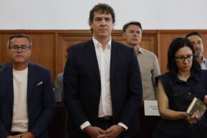 David S&aacute;nchez, hermano del presidente del Gobierno, junto al exl&iacute;der del PSOE extreme&ntilde;o Miguel &Aacute;ngel Garrido y Elisa Moriano en el juicio en la Audiencia Provincial de Badajoz. (Foto: Pool / Europa Press)