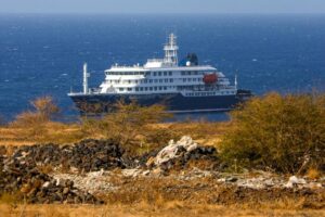 El crucero holand&eacute;s MV Hondius donde se ha producido el brote de hantavirus (Foto: EFE/EPA/Elton Monteiro)