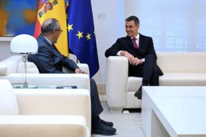 El presidente del Gobierno, Pedro S&aacute;nchez, junto al director general de la Organizaci&oacute;n Mundial de la Salud (OMS), Tedros Adhanom, en el Moncloa. (Foto: Pool Moncloa/Borja Puig de la Bellacasa)