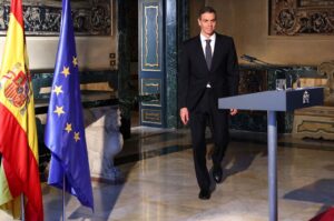 El presidente del Gobierno, Pedro S&aacute;nchez, en una rueda de prensa en la Embajada de Espa&ntilde;a ante la Santa Sede, en Roma. (Foto: Pool Moncloa/Fernando Calvo)