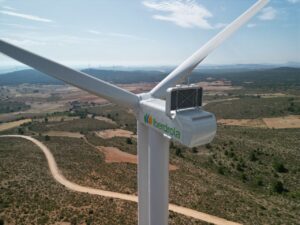 Turbina e&oacute;lica de Iberdrola en un paisaje rural